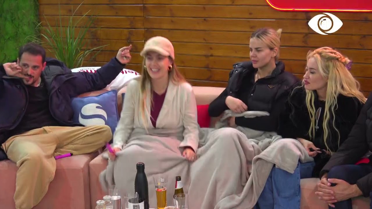 Banorët luajnë lojën 'Mafia'/ A e gjejnë dot kush është Mafia?