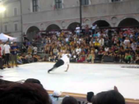 hip hop connection 2011 - bboy evy & bboy suppa vs bboy froz & bboy mosè