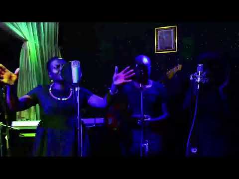 Ndaiwana hama by Chenesai Nhatare