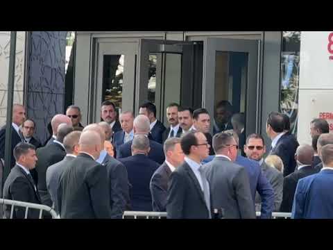 Top News - Edhe Erdogan si Macron, viktimë e Trump/Presidenti turk i tërbuar, nuk kalonte dot rrugën