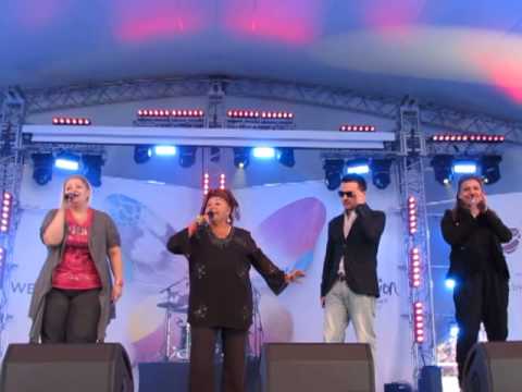 ESCKAZ live in Malmö: Esma & Lozano (Macedonia) - Pred da se razdeni (Eurovillage)