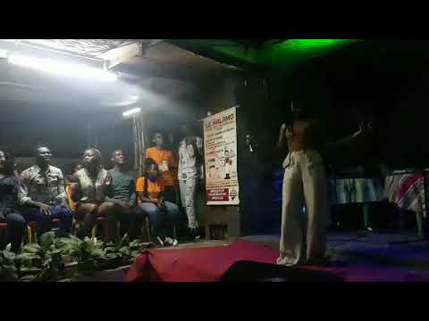 TATY EYONG prestation au FRIDAYS FUNTIME