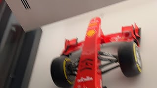 - フェラーリ博物館を深夜に徘徊。