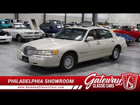 1999 Lincoln Town Car (CC-2093511) for sale in Runnemede, New Jersey
