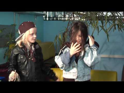 iz art JKS - Das verrückte Mädchen und die gestohlene Tasche