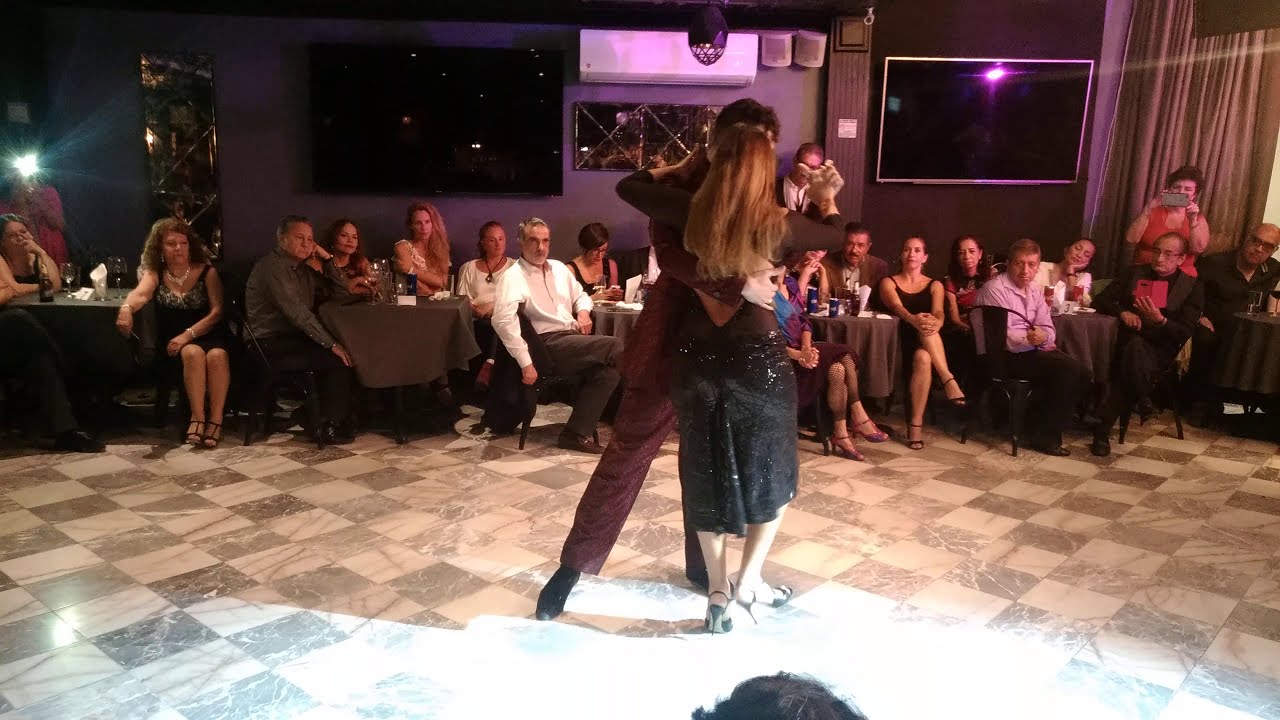 Daniel Arroyo y Angeles Carrión interpretan Nieblas del Riachuelo