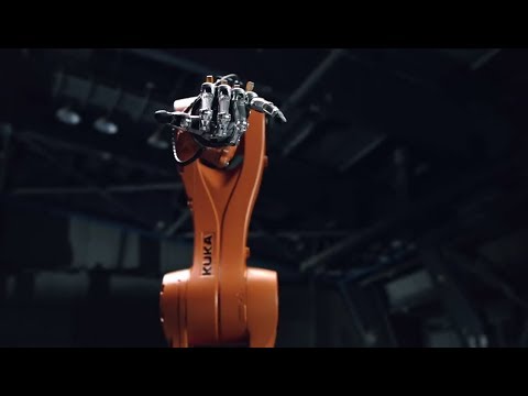 KUKA KR Agilus vs. Timo Boll