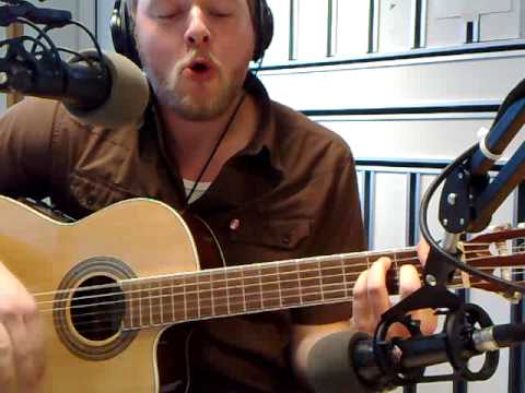 Tore Sagen spiller og synger "God Jul"