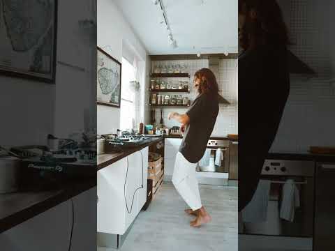 Linus Eliasson home alone dance to 'Povoada' remix by Maz, Antdot and Sued Nunes 😊🙌