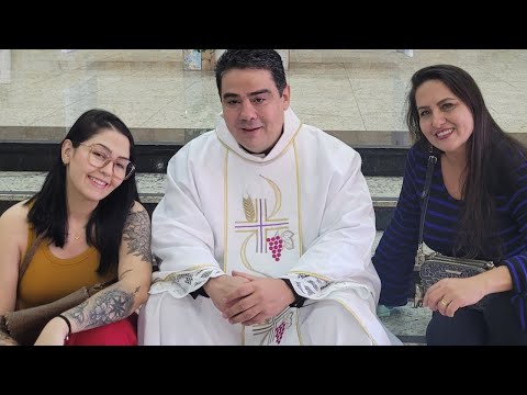 Gratidão e Alegria: Padre Robson Oliveira completa 50 anos em clima de festa com seus fiéis