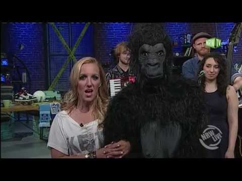 Mondo MashUp Soundsystem zu Gast in der NRW Late Night mit der Performance "Will Thundersnan"