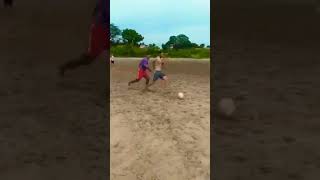 Download lagu Awas! kena bola..⚽ #shorts #sepakbola #football #storyig #storywa mp3