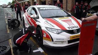 preview picture of video 'Honda Racing Team BTCC Pit Stop Practice @ Croft Circuit'