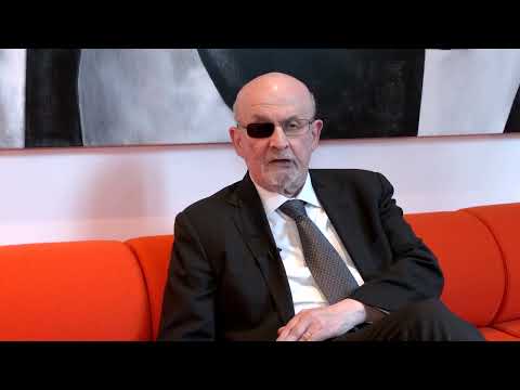 Salman Rushdie urges a fight for freedom of speech