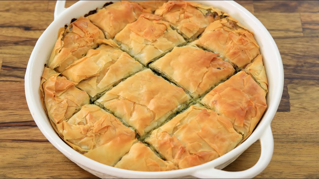 Greek Spinach Pie Recipe (Spanakopita) - The Cooking Foodie