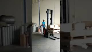 Hand Stacker Electric PS 1634 N Cap 1.6 Ton Tinggi 3.4 m Merk Noblelift terbaik dan Garansi Resmi
