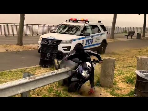 NYPD Chases & Arrests Moped Rider / Raw Footage / Belt Parkway Bay Ridge Brooklyn 68 Precinct 2023
