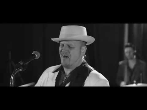 The Revolutionaires - Shake Your Hips