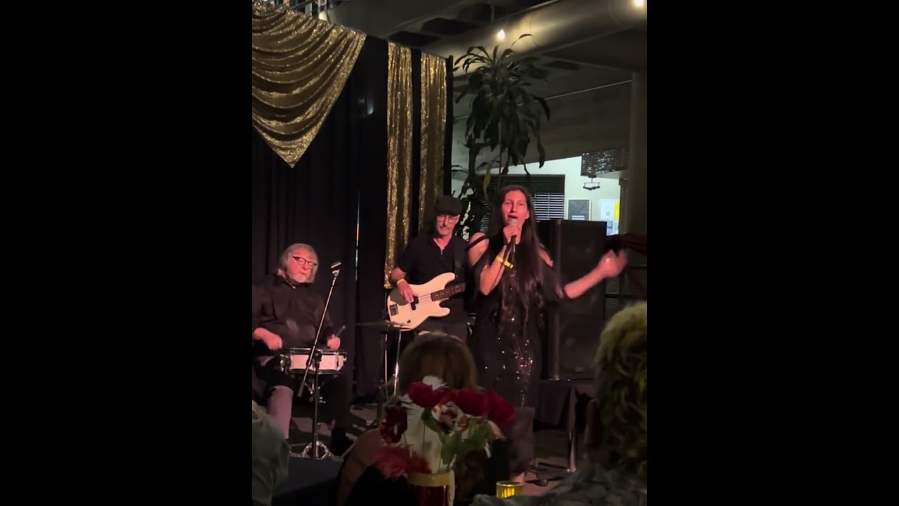 Promotional video thumbnail 2 for Nadia & The Blue Moons Jazz Band