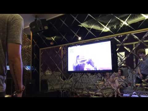 Giả Vờ Nhưng Anh Yêu Em | Chi Dân hát Karaoke cực hay