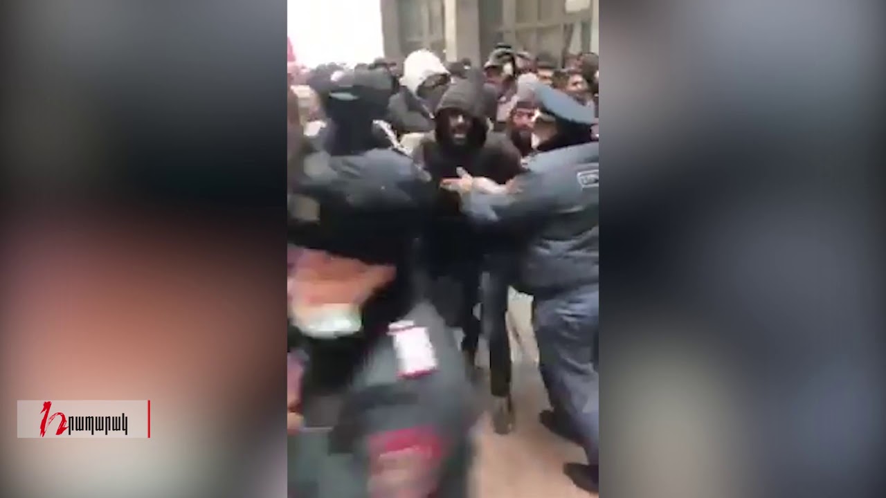 Բախում ոստիկանների և ցուցարարների միջև