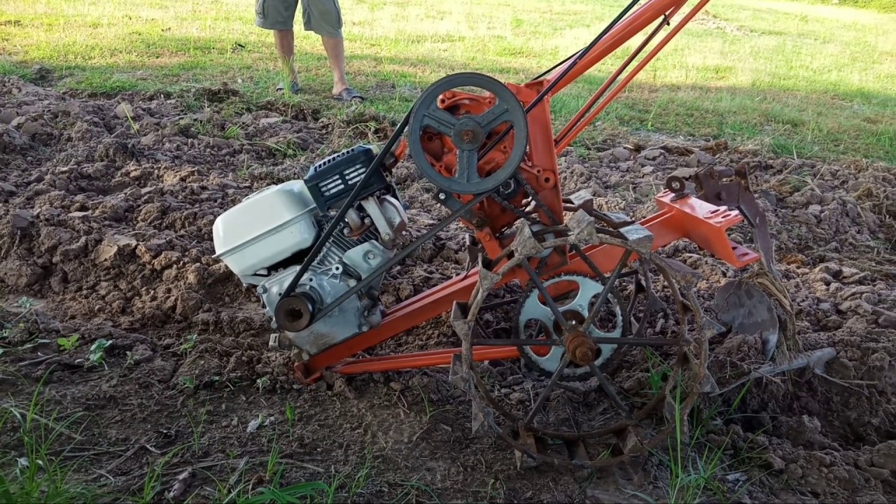 Putar video Home made tractor. sekarang Home made tractor.