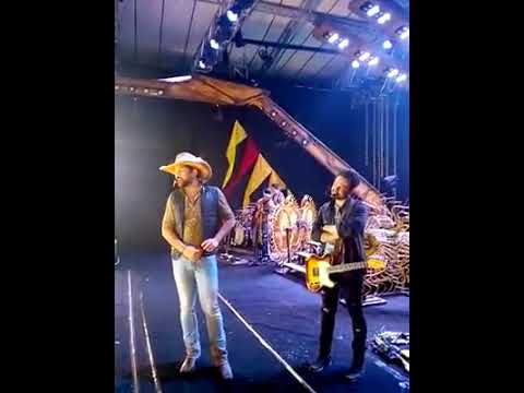 Pombo é chamado no palco do Fernando e Sorocaba em - Sorocaba/SP e o Cantor da uma deixa que pode estar na Festa do Pombo no Jardim das Palmeiras 2018