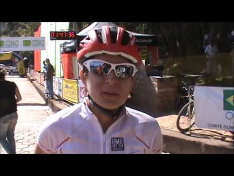 Chegada e entrevista de Érika Gramiscelli - Campeonato Brasileiro MTB XC 2011 - Caconde - SP.wmv