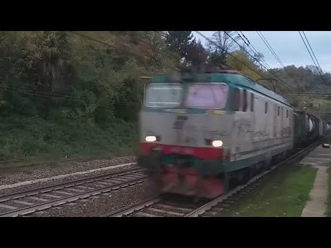E652 068 + ics,Passaggio di 2 treni a San Quirico,succursale Giovi,merci container + cisterne mobili