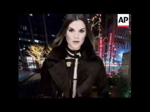 Spice Girls make chart history - 1996