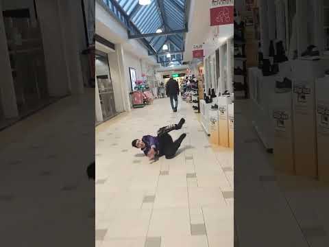 in de winkel centrum streekhof Bovenkarspel