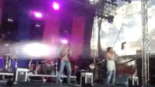 Nylon Beat - Oot kuin karkkia mulle (Live @ Tampere)