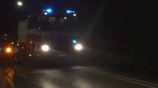 preview picture of video 'Aankomst brandweer bij Auto tegen boom Goirle Spoorbaan 1-12-2013'