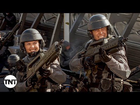 Arachnids Attack the Roughnecks at Whiskey Outpost [CLIP] | Starship Troopers (1997) | TNT