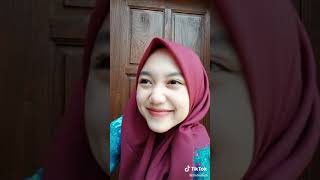 Download lagu Tik tok pesona gigi gingsul vs lesung pipit mp3 Download lagu Tik tok pesona gigi gingsul vs lesung pipit mp3