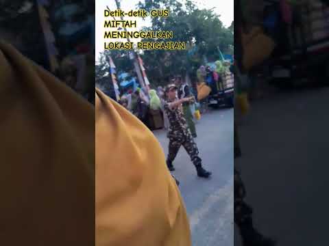 GUS MIFTAH MEMBIKIN PENGAJIAN MAULID NABI DIBANJIRI JAMAAH