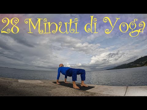 Breve ma completa - 28 minuti di Yoga - Lezione di Yoga Base con Edoardo
