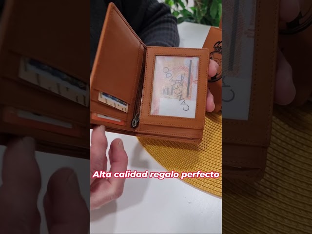 Vídeo relacionado con Mamarraxo Cartera Personalizada con Escudo de fútbol y Nombre | Cuero sintético Premium Impresion a Color
