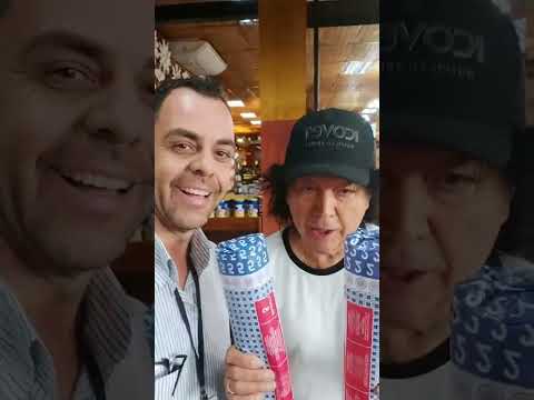 Cantor Teodoro da dupla com Sampaio no posto Estação Kafe rede graal em Santa Cruz do Rio Pardo SP