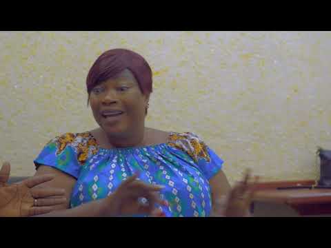 Moaminga applies for the Miss competition. Her husband Haricot refuses. Edoudoua and Zak get invo...