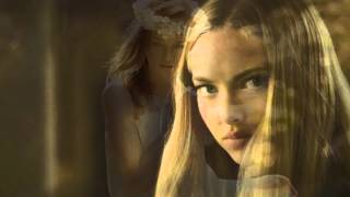 Moscas En La Casa   ( Shakira )