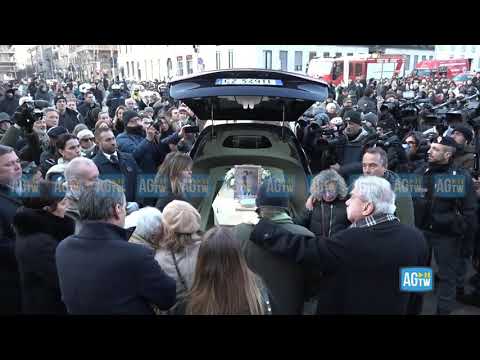 Crans-Montana, ai funerali di Barosi la famiglia canta  "Perdutamente" di Achille Lauro