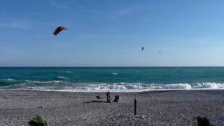 preview picture of video 'Kitesurfer.MTS'
