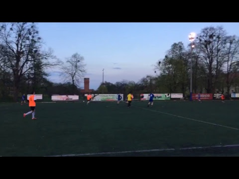 10.04 Persona Direktservice Team (pomarańczowe) - FC Albatros (niebieskie)