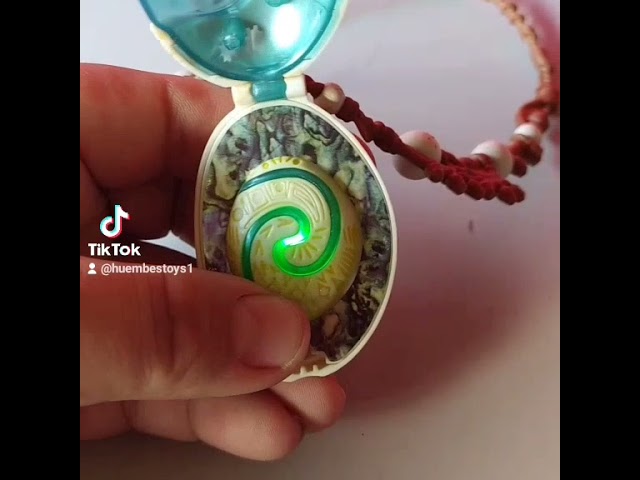 Vídeo relacionado con ARHZ Collar para Vaiana,Gargantillas con colgante de océano de Moana, iluminado, colgante trenzado a manoregalos de Navidad, Halloween y cumpleaños(azul que brilla en la oscuridad)
