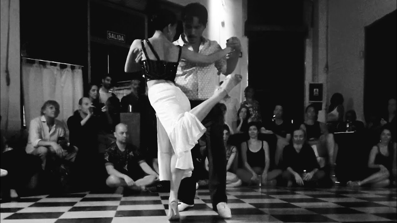 Gastón Torelli y Gri Montanaro - Gallo Ciego 🐓 Pugliese