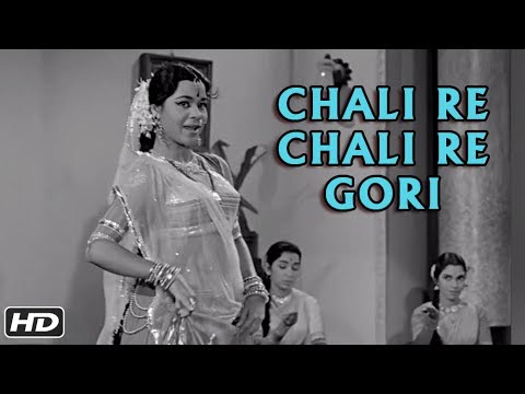 Chali Re Chali Gori Paniya Bharan