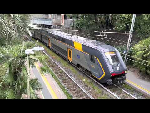 R 12423 Savona- Sestri Levante  in arrivo nella stazione di Genova Pegli