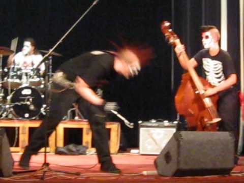 The Graveyard Rejects - Death Comes Ripping