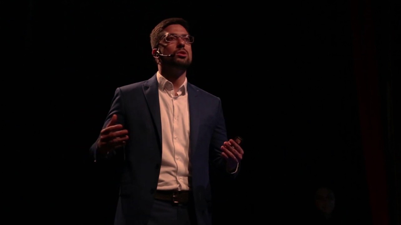 A extinção das empresas desonestas | Daniel Lança | TEDxPUCMinas